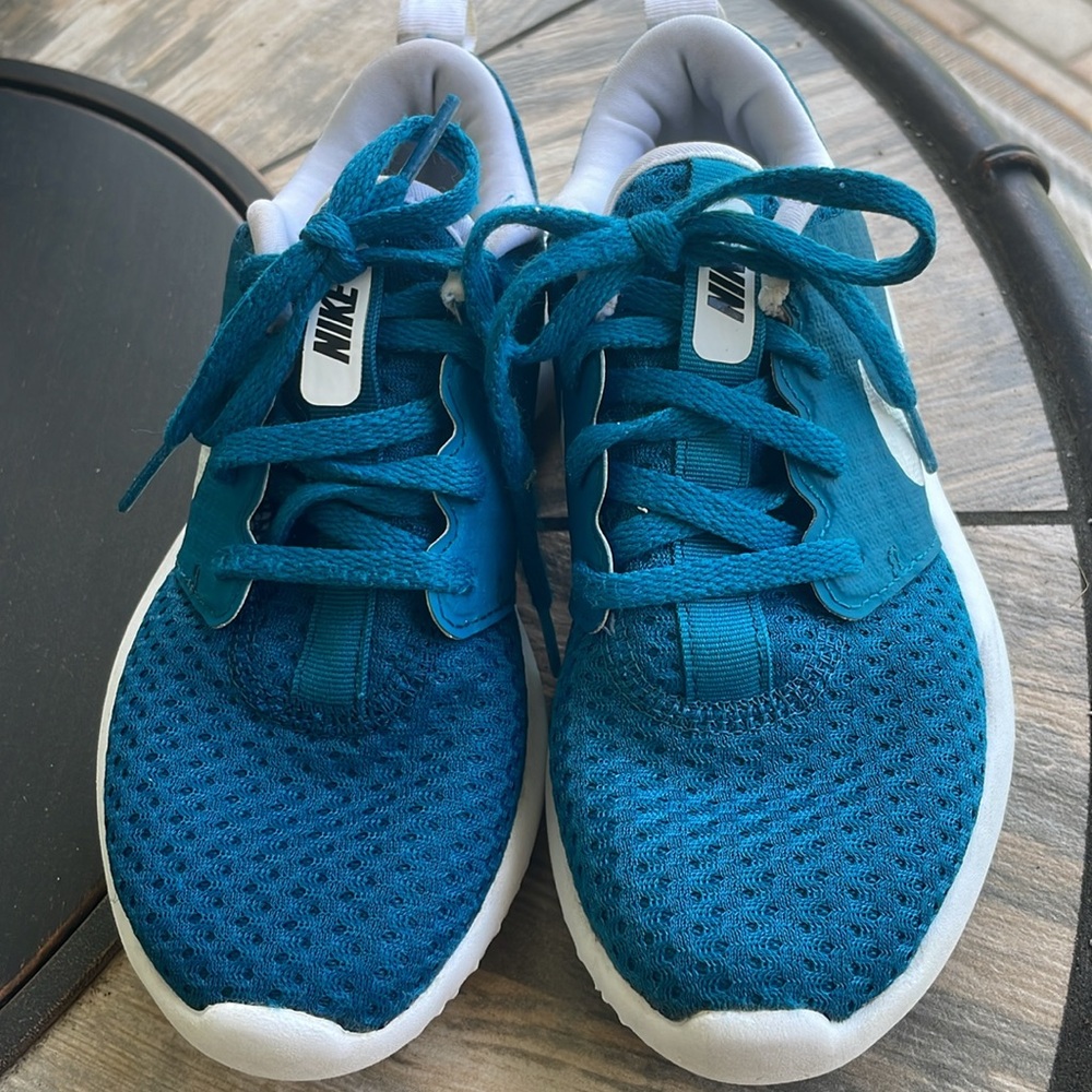 Nike Kids Shoes in Teal and White